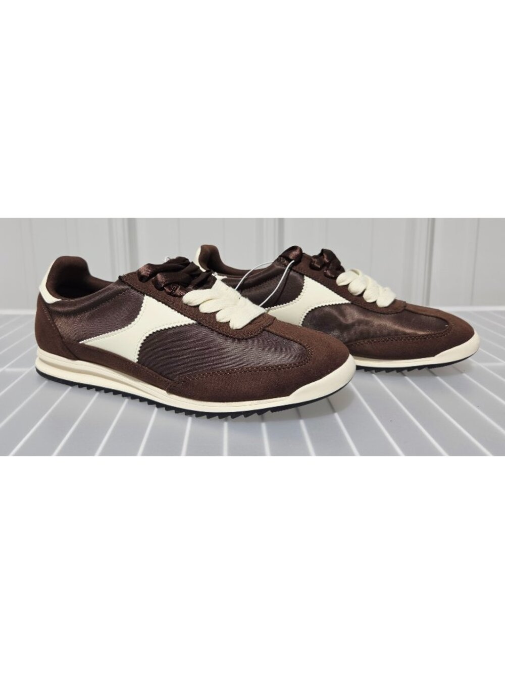 Universal Thread Skyler Brown & White Lace Up Jogger Sneakers - Women's Size 6.5